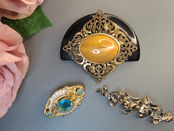 Womens vintage best sale brooches