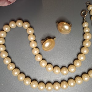 Vintage Jewelry Set | Vintage Faux Pearl Necklace | Vintage Faux Pearl Clip on Earrings | Elegant Vintage Necklace | Beige Pearl Jewelry Set