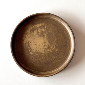 Organic Pottery Plate – Handcrafted Grey Stoneware with Deep Brown Finish