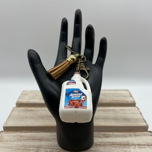 Mini llavero de leche de almendras con chocolate, accesorios de leche de almendras, llavero de leche, diversión, regalo, almendra