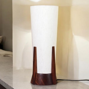 Lámpara de mesa de madera | Lámpara de mesa de distorsión | Lámpara de noche | Lámpara de madera | Lámpara con base de madera | Lámpara decorativa | Pantalla de madera