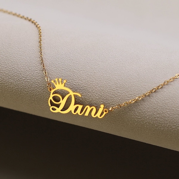 Custom Name Necklace with Crown, Personalized Name Necklace, Delicate Name Necklace, Gold Crown Necklace, Women's Necklace, Bridesmaid Gifts