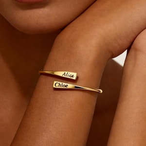 Pulsera personalizada con nombre, brazalete grabado, pulsera de oro de 18 quilates, pulsera con nombre personalizado, joyería minimalista, delicada pulsera de oro, regalo para el Día de la Madre