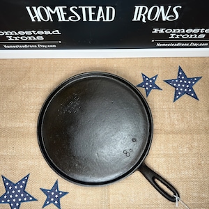 Wagner stylized #8 round griddle