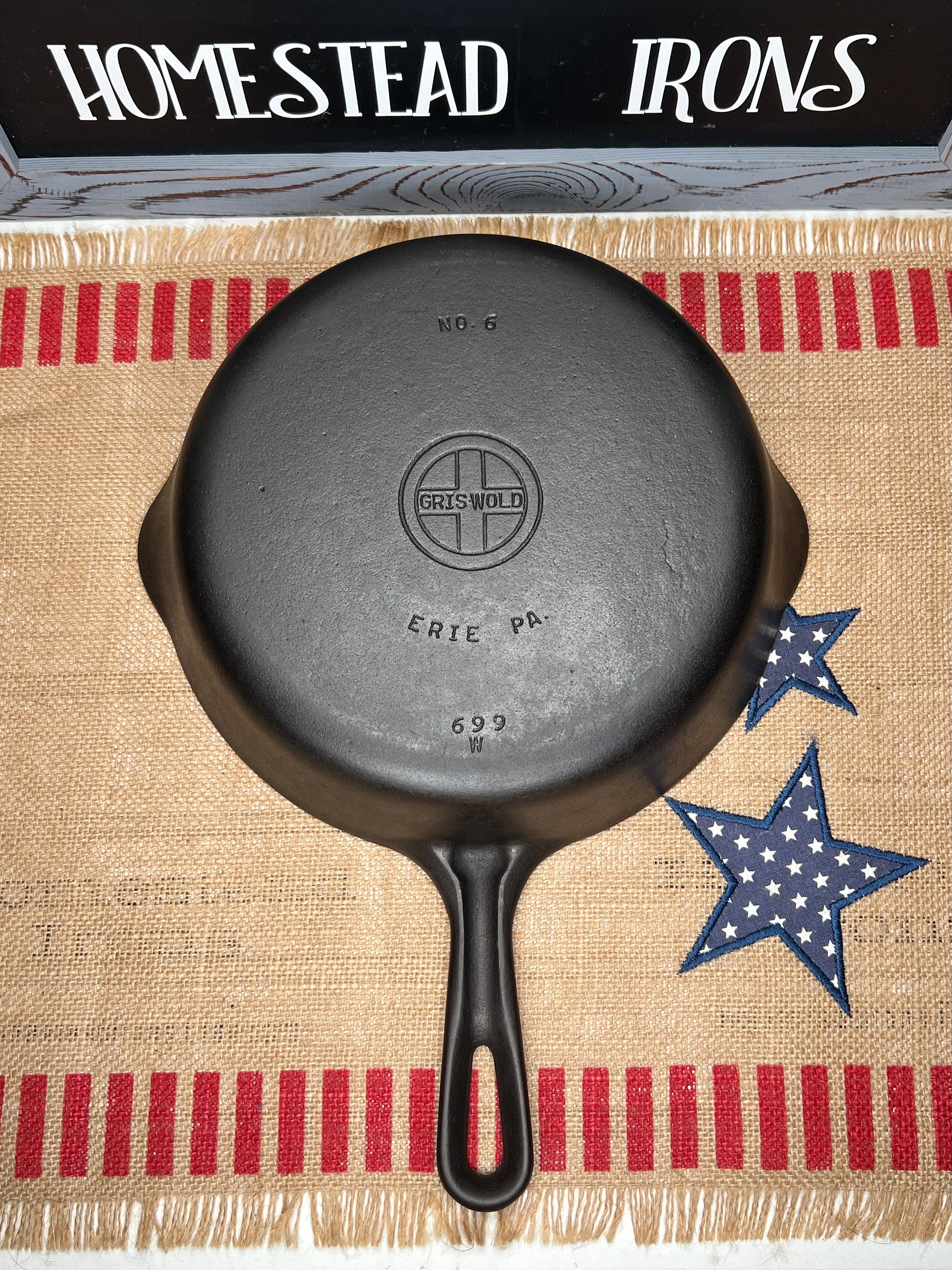 Griswold 9 Cast Iron Skillet. Medium Block Logo, Very Good Used