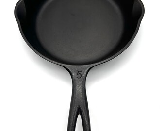 Unmarked #5 skillet