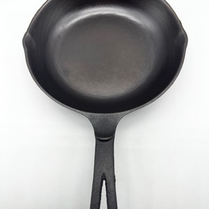Great Gift idea! Unmarked Cast Iron Chef Skillet – Cast & Clara Bell