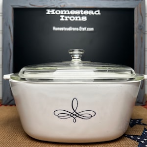 Corning ware 2 1/2qt trefoil scroll casserole