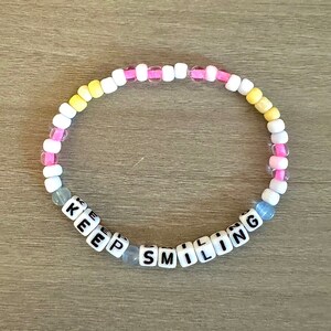 Keep smiling | Word Bracelet | Letter Bracelet | Mental Health | Preppy | Inspirational | Motivational | Trendy | Gift | Handmade