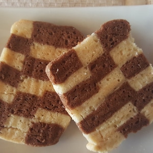 Deliciosa galleta de chocolate y vainilla con diseño de tablero de ajedrez