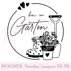 以下が含まれることがあります： シャベル、ブーツ、植木鉢、そして「Bin im Garten」というテキストが書かれた、白黒の庭のシーンのイラストです。