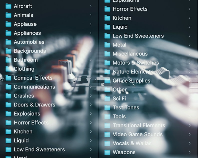Pode incluir: Uma interface digital exibindo uma lista de categorias de &aacute;udio. As categorias incluem "Aircraft", "Animals", "Applause", "Appliances", "Automobiles", "Backgrounds", "Bathroom", "Clothing" e mais. O fundo est&aacute; desfocado.