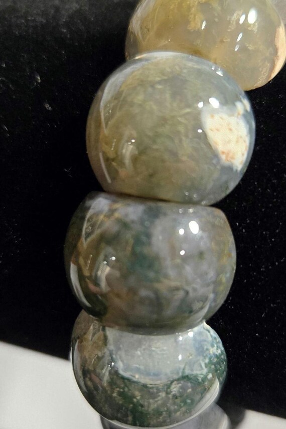 Rare translucent cryptocrystalline quartz bracelet - image 8