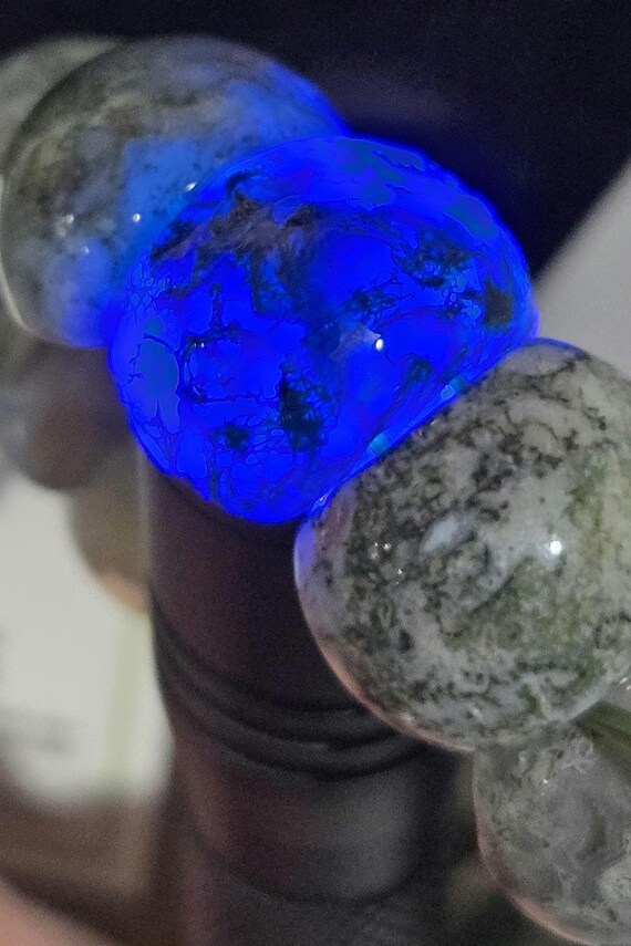 Rare translucent cryptocrystalline quartz bracelet - image 5