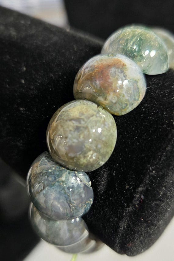 Rare translucent cryptocrystalline quartz bracelet - image 4