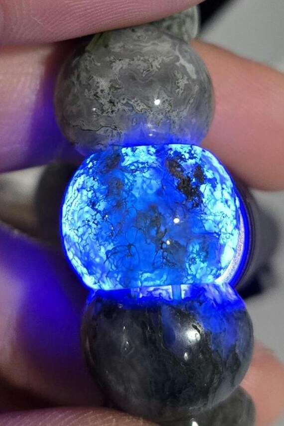 Rare translucent cryptocrystalline quartz bracelet - image 1