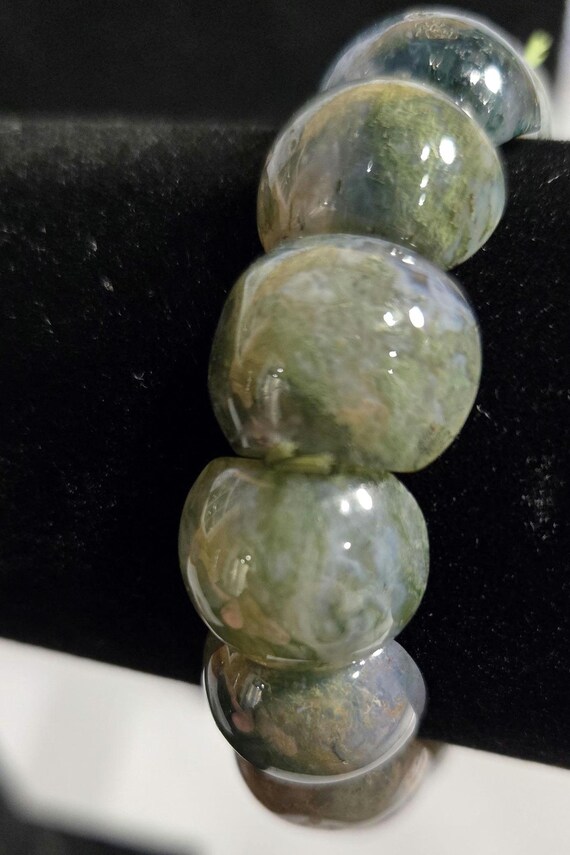 Rare translucent cryptocrystalline quartz bracelet - image 6