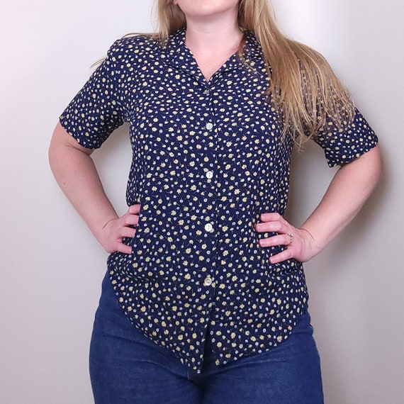 Vintage Blue and Yellow Flower Pattern Button Up Blou… Gem