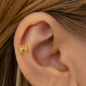 Tiny Spider Stud Earrings • 925 Sterling Silver • Tiny dainty earrings • Tiny gold studs • Cartilage Earrings