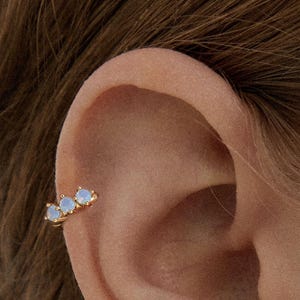 Créole Huggie en pierre bleue • Argent sterling 925 • Boucles d'oreilles Huggie • créoles en cartilage • créoles • créoles hélicoïdales