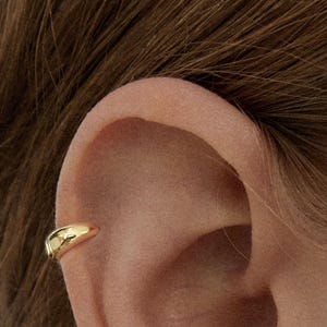 Tapered cartilage hoop Earrings • 925 Sterling Silver • Huggie Hoop Earrings • cartilage hoop • hoop earrings • helix hoop