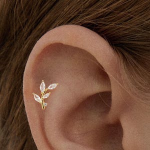 Leaf Stud Earring • 925 Sterling Silver • Small Stud Earring • Tiny dainty earring • Tiny gold stud • Cartilage Earring