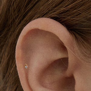 Tiny Teardrop stud earring • 925 Sterling Silver • Small Stud Earring • Tiny dainty earring • Tiny gold stud • Cartilage Earring