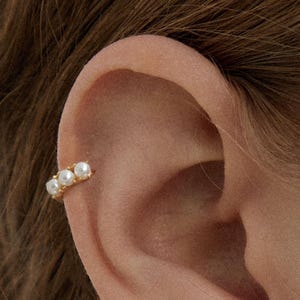 Pearl Huggie-ring • 925 sterlingzilver • Huggie-ringoorbellen • kraakbeenring • oorringen • helixring