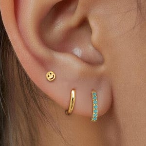 Pendientes Tiny Smile • Plata de ley 925 • Pendientes pequeños • Pendientes pequeños y delicados • Pendientes pequeños de oro • Pendientes para el cartílago