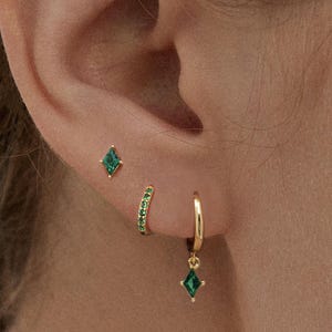 Orecchini a cerchio con pendente in smeraldo • Argento Sterling 925 • Orecchini a cerchio • Orecchini a cerchio per cartilagine • Orecchini a cerchio • Orecchini a cerchio per elica
