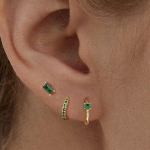 Créole émeraude • Argent sterling 925 • Boucles d'oreilles Huggie • créoles en cartilage • créoles • créoles hélicoïdales