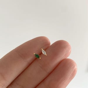 Pendientes pequeños de marquesa • Pendientes delicados de circonita cúbica • Pendientes minimalistas • Pendientes de plata de ley • Pendientes de oro