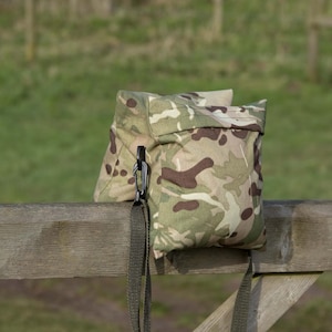 Bolsa de frijoles para cámara EREBIS ATC CAMO, tamaño mediano, con forros separados y correa de hombro ajustable