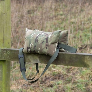 Bolsa de frijoles grande para cámara EREBIS ATC CAMO doble con forros separados y correa de hombro ajustable
