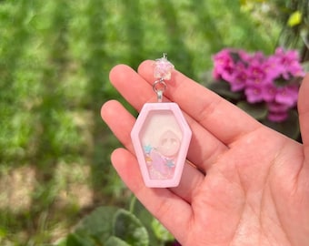 pink pastel alien bat resin shaker coffin shaker cute spooky accessory for bags backpacks purses handmade keychain