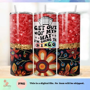 Puede incluir: Un vaso rojo con purpurina con un diseño de cuentas negras y rojas y el texto "Get Out Of My Way I'm Going To Bingo" con un gráfico de tarjeta de bingo.