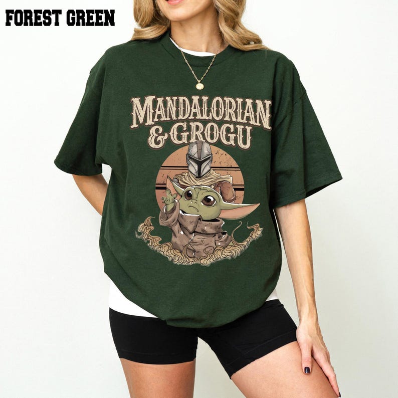 Camiseta de Star Wars Mandalorian Boba Fett y Baby Yoda, camiseta gráfica Grogu, camiseta con la frase "This Is The Way", camiseta de ciencia ficción galáctica, camiseta de cazarrecompensas imagen 4