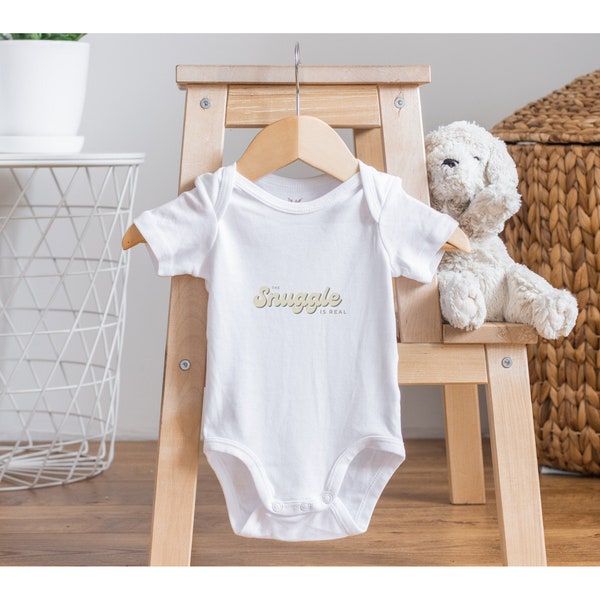 Die Snuggle ist echtes Baby Body, lustiges Baby-Geschenk, niedlicher Body, minimalistische Baby-Kleidung, Unisex-Baby-Geschenk