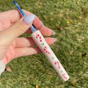 Handmade Crochet Hook, Ergonomic Red and Green Christmas Candy Cane Design, Gift for Crafters and Creatives