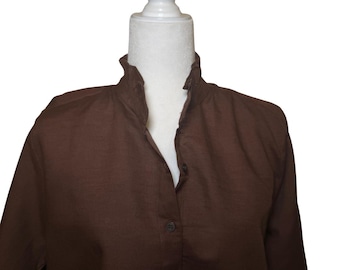 Blusa de lino y algodón con cuello de volantes - Top marrón abotonado
