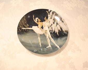 Vintage 1979 Porcelain Nutcracker King & Queen Collector Plate by Viletta, USA