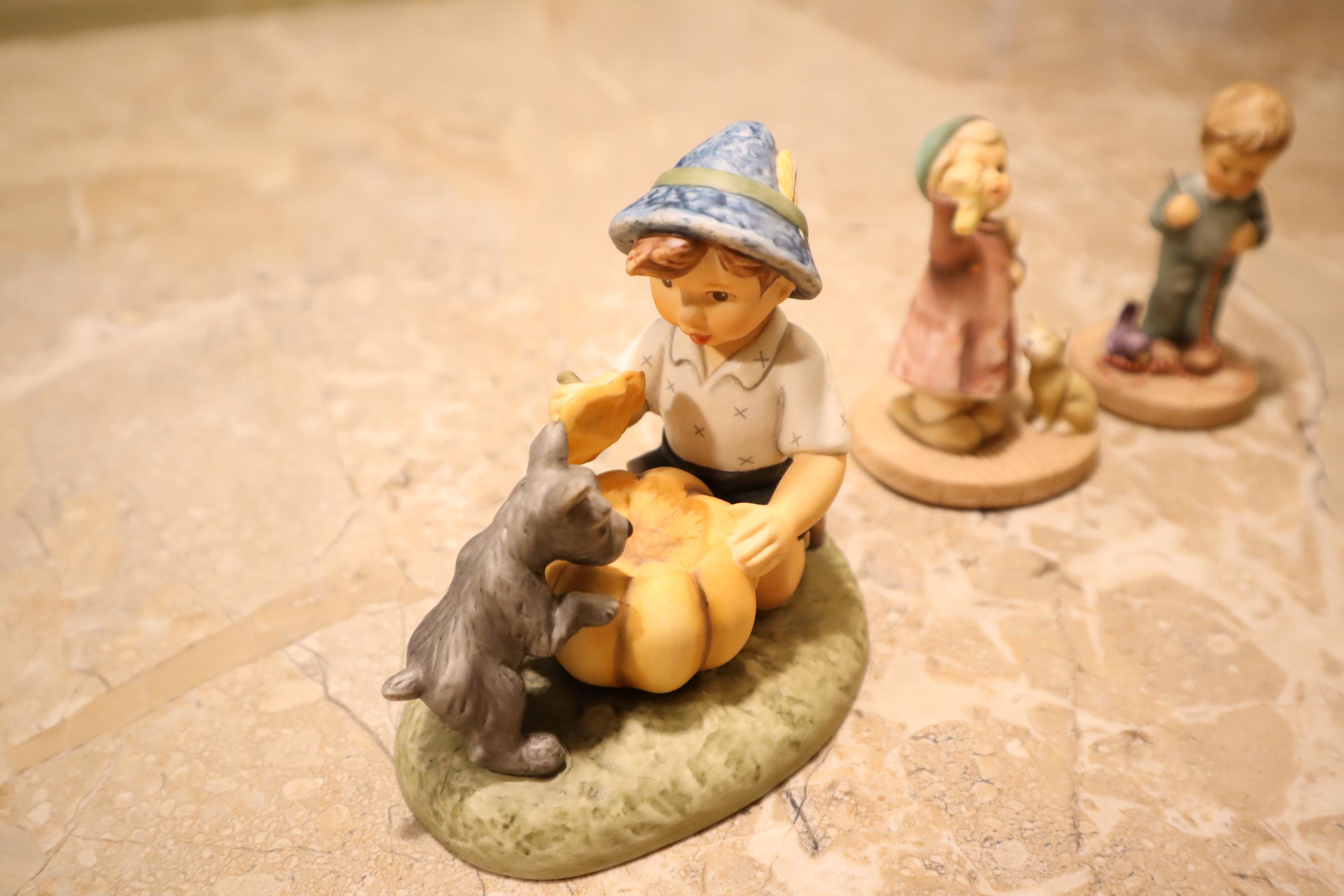 陶器製と思われるボクサーの置物 Goebel W.Germany ドイツ 置物 陶器製