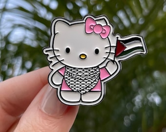 国旗を掲げてクーフィーヤをかぶったファラスティニのハローキティピン