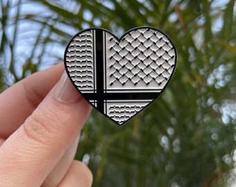 Falastini Keffiyeh heart Pin, Palestinian Keffiyeh heart Pin, Palestine Pin, Backpack Pin, Tote Bag Pin, Purse Pin
