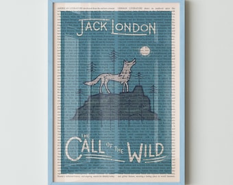 Op de afbeelding: Een ingelijste print met de titel "The Call of the Wild" van Jack London. De afbeelding toont een wolf die naar de maan huilt, tegen een achtergrond van bomen en een blauw getinte achtergrond. De print zit in een lichtblauwe lijst.