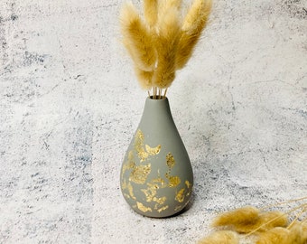 Droplet bud vase | black or grey with metallic leaf accent | dried flowers and bunny tail vase | handmade jesmonite vase | boho decor