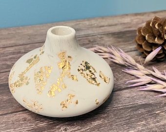 Curved handmade marble bud vase | bunny tail & dried flowers vase | minimalist home decor gift | ceramic jesmonite vase