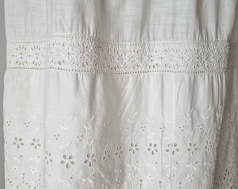 1900s Edwardian Broderie Anglaise Cotton Petticoat