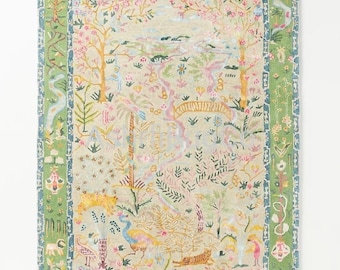 Handtuftad Tales Menagerie-matta i ull-viskos, stor yta, vardagsrum, sovrum, kök, barnrum, blommig matta, naturinspirerad