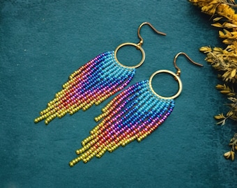 Taylor Swift Fringe robe ERAS Tour inspiré boucles d’oreilles en perles colorées Boucles d’oreilles à franges dégradées Ombré Brick Stitch perles de rocaille arc-en-ciel